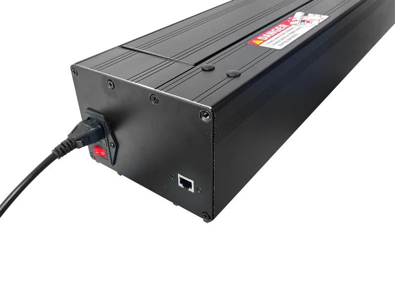 Kestrel – CLR®5 avec Carré – Écran de projection électrique à levage par le sol