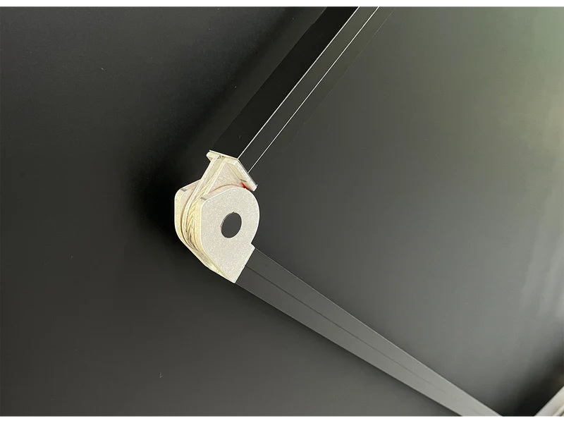 Kestrel – CLR®5 avec Carré – Écran de projection électrique à levage par le sol
