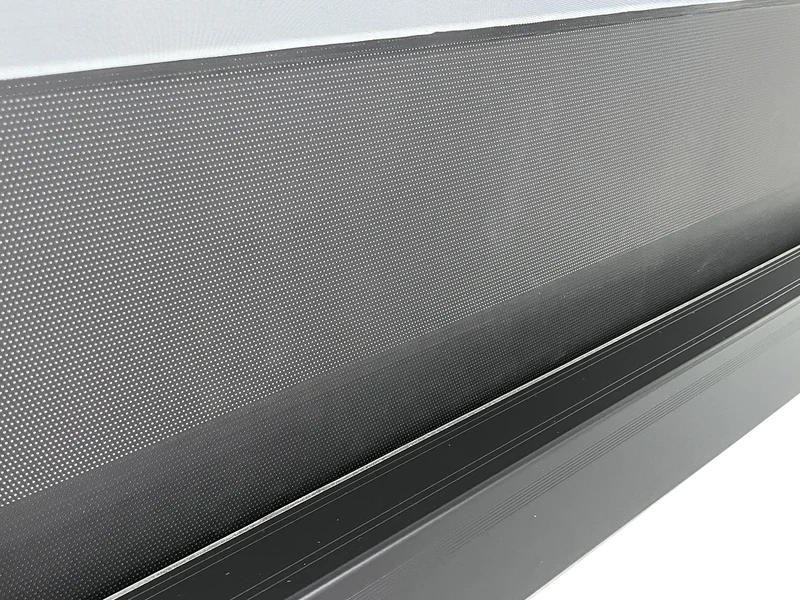 Kestrel – CLR®5 avec Carré – Écran de projection électrique à levage par le sol