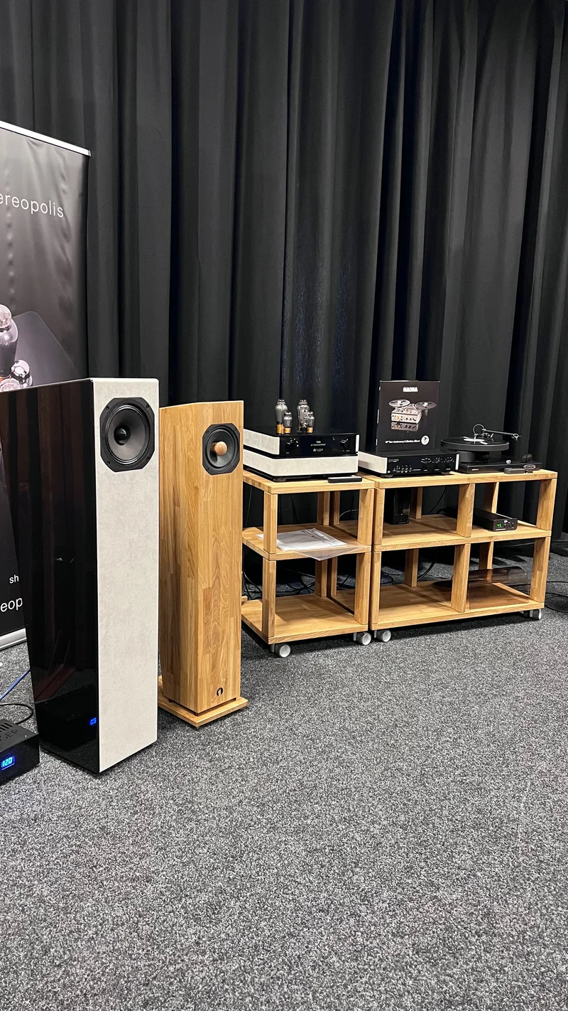 Closer Acoustics Forlane Loudspeakers Natural Oak