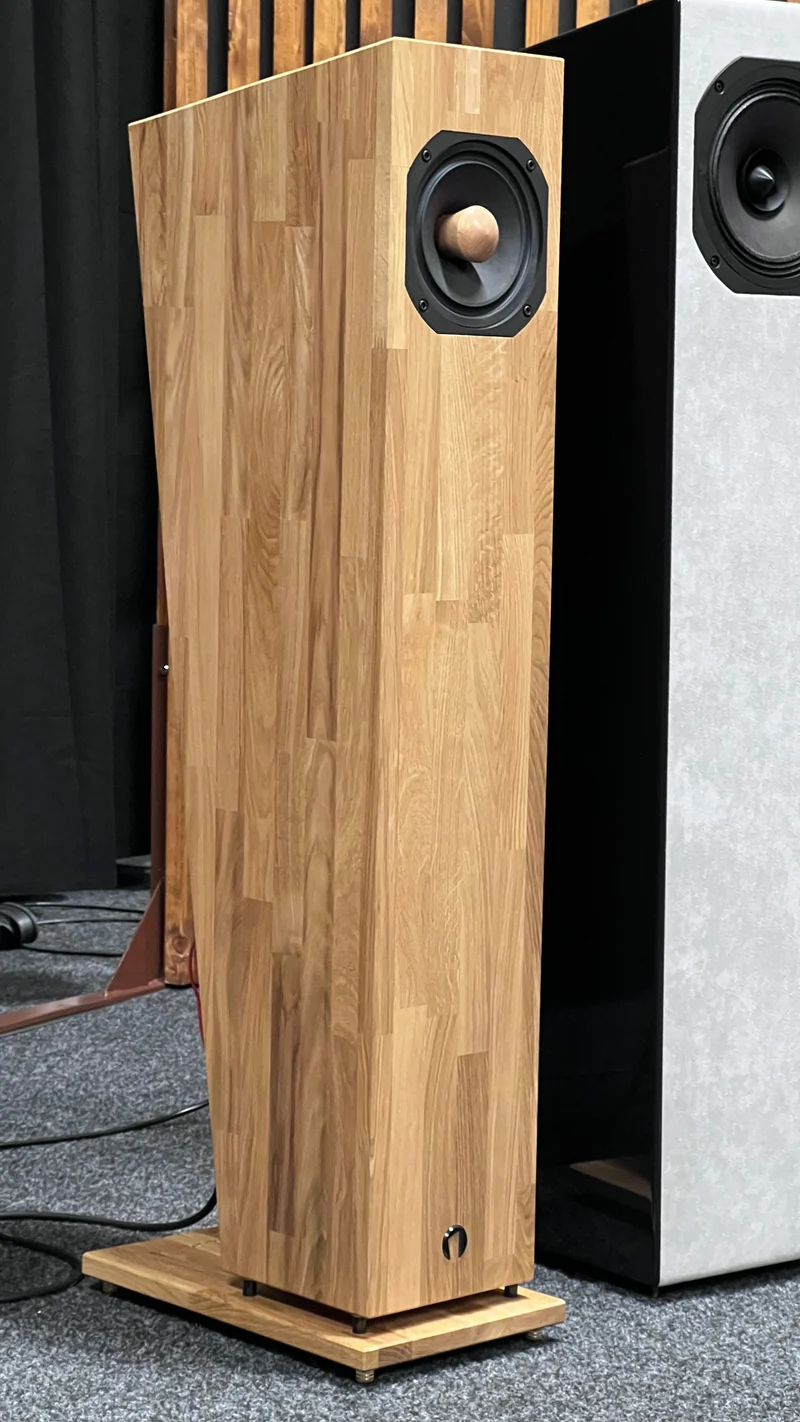Closer Acoustics Forlane Loudspeakers Natural Oak
