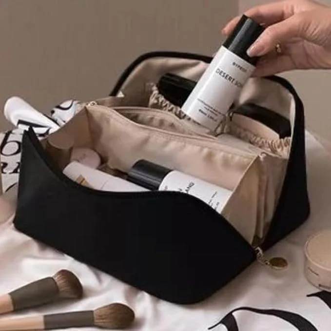 Travel Chic Cosmetic Case