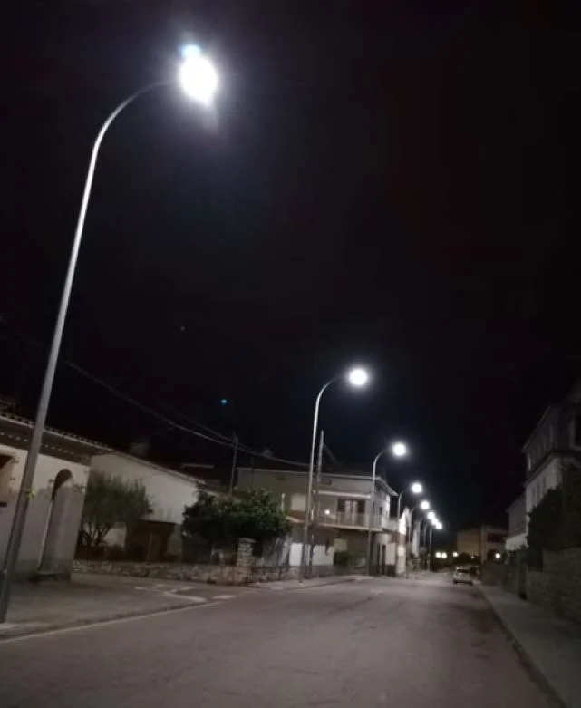 Ampoule LED puissante d'extérieur à visser (9000 lumens max)