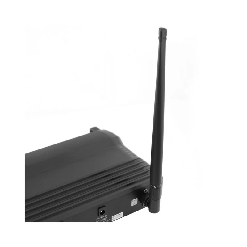 Mac Mah Complete wireless microphone, 1 handheld transmitter and 1 receiver, transmission frequencies 660 - 690 MHz