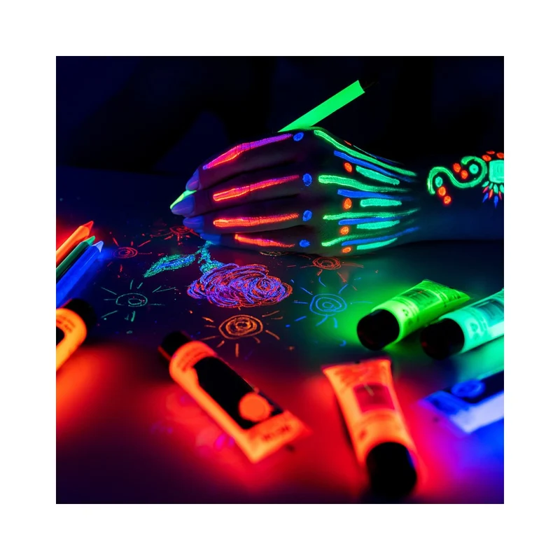 Evolite 36 x 5 W LED bar black light, allowing to achieve a UV effect over a wide area