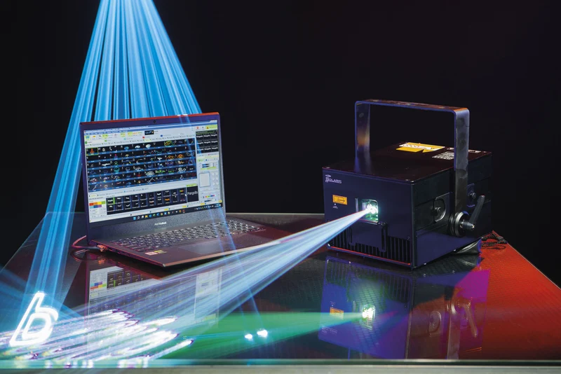 Showtec Solaris 11.0 Laser RGB a potenza elevata con Pangolin FB4