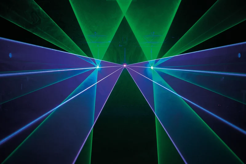 Showtec Solaris 11.0 Laser RGB a potenza elevata con Pangolin FB4